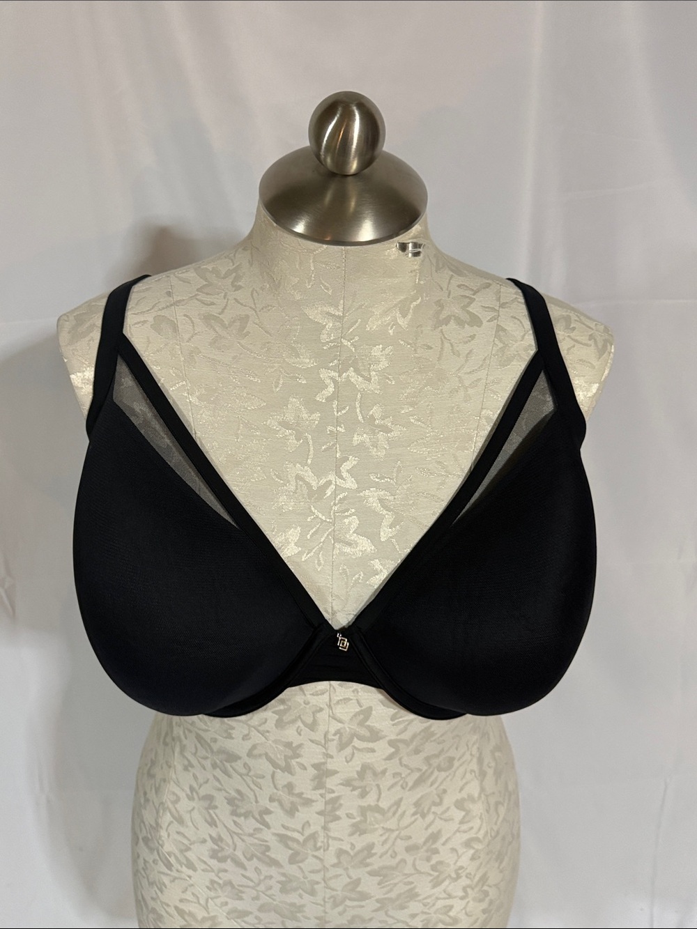 Third love black classic uplift plunge bra 38H .